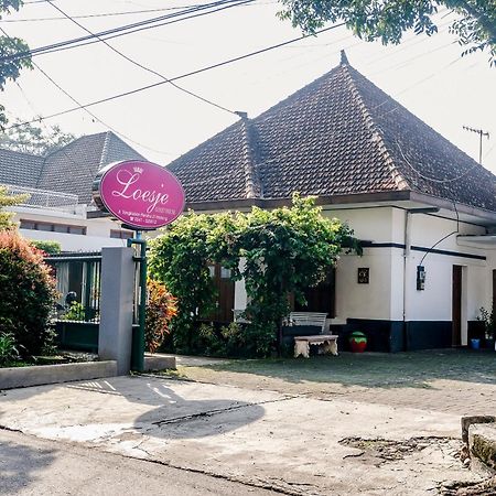 Super Oyo 353 Loesje Guest House Syariah Malang Ngoại thất bức ảnh