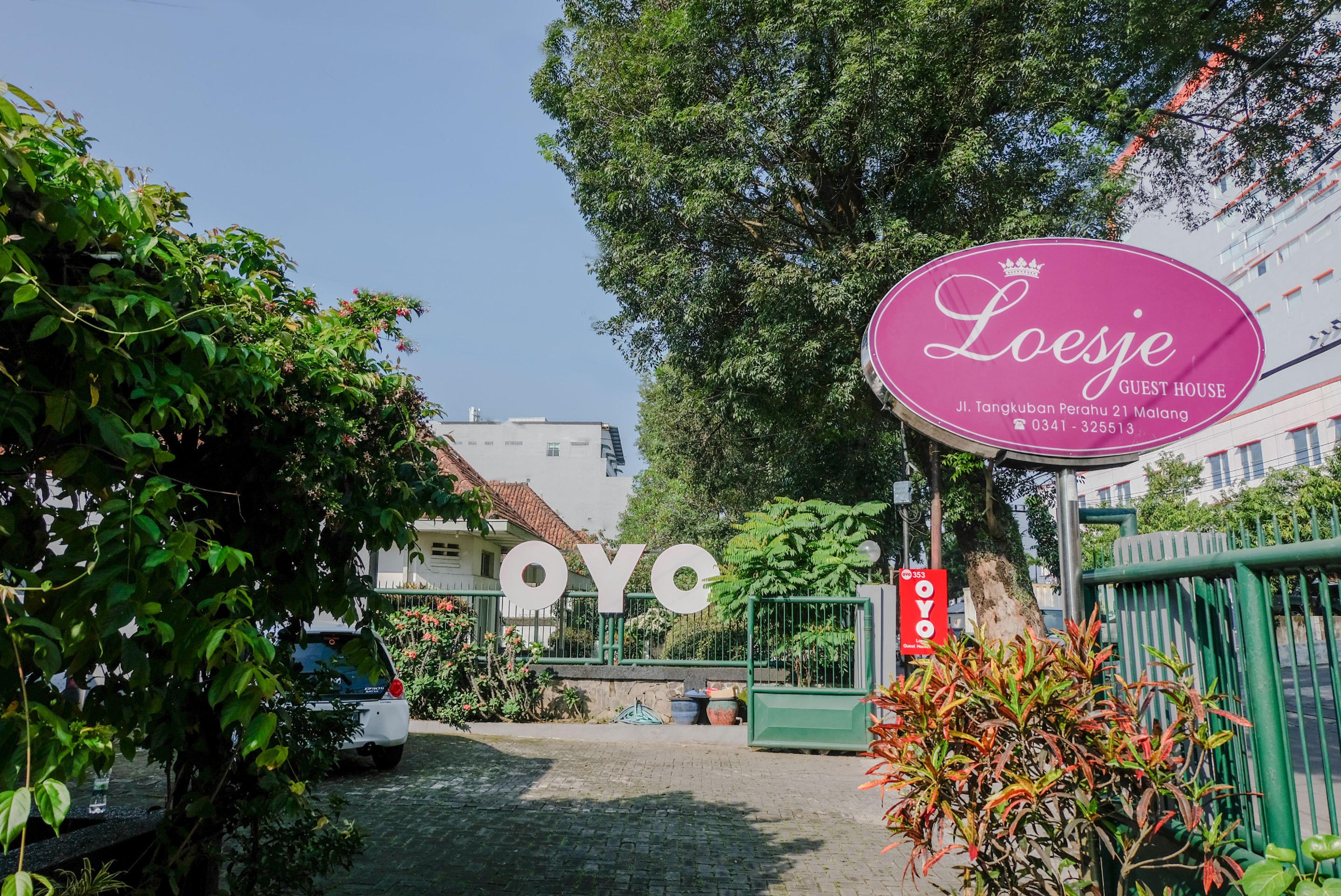 Super Oyo 353 Loesje Guest House Syariah Malang Ngoại thất bức ảnh