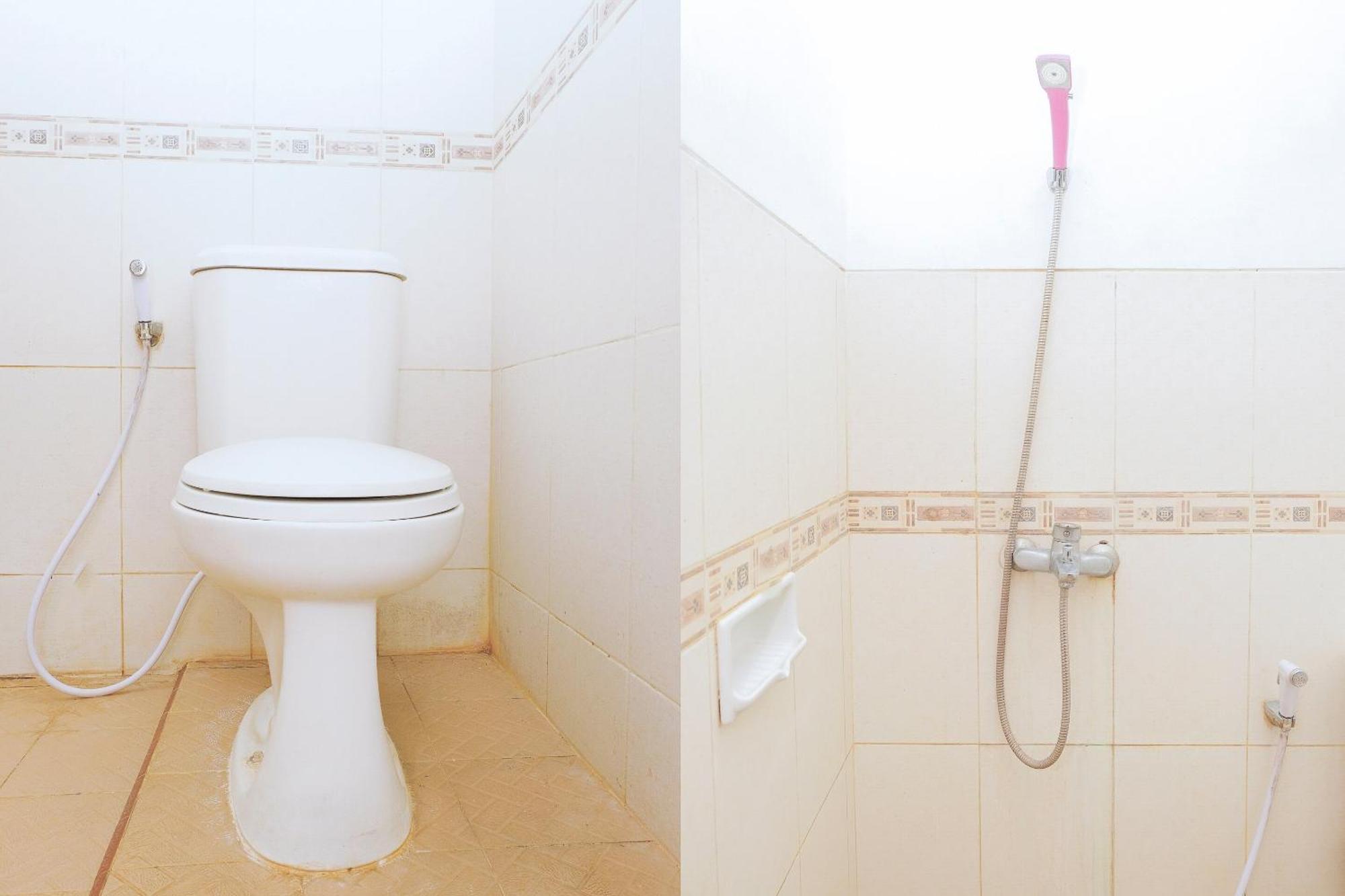 Super Oyo 353 Loesje Guest House Syariah Malang Ngoại thất bức ảnh