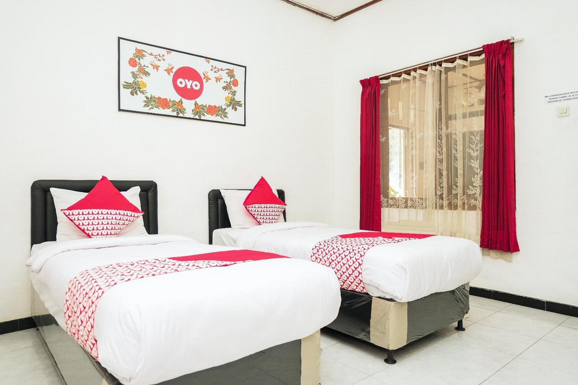 Super Oyo 353 Loesje Guest House Syariah Malang Ngoại thất bức ảnh