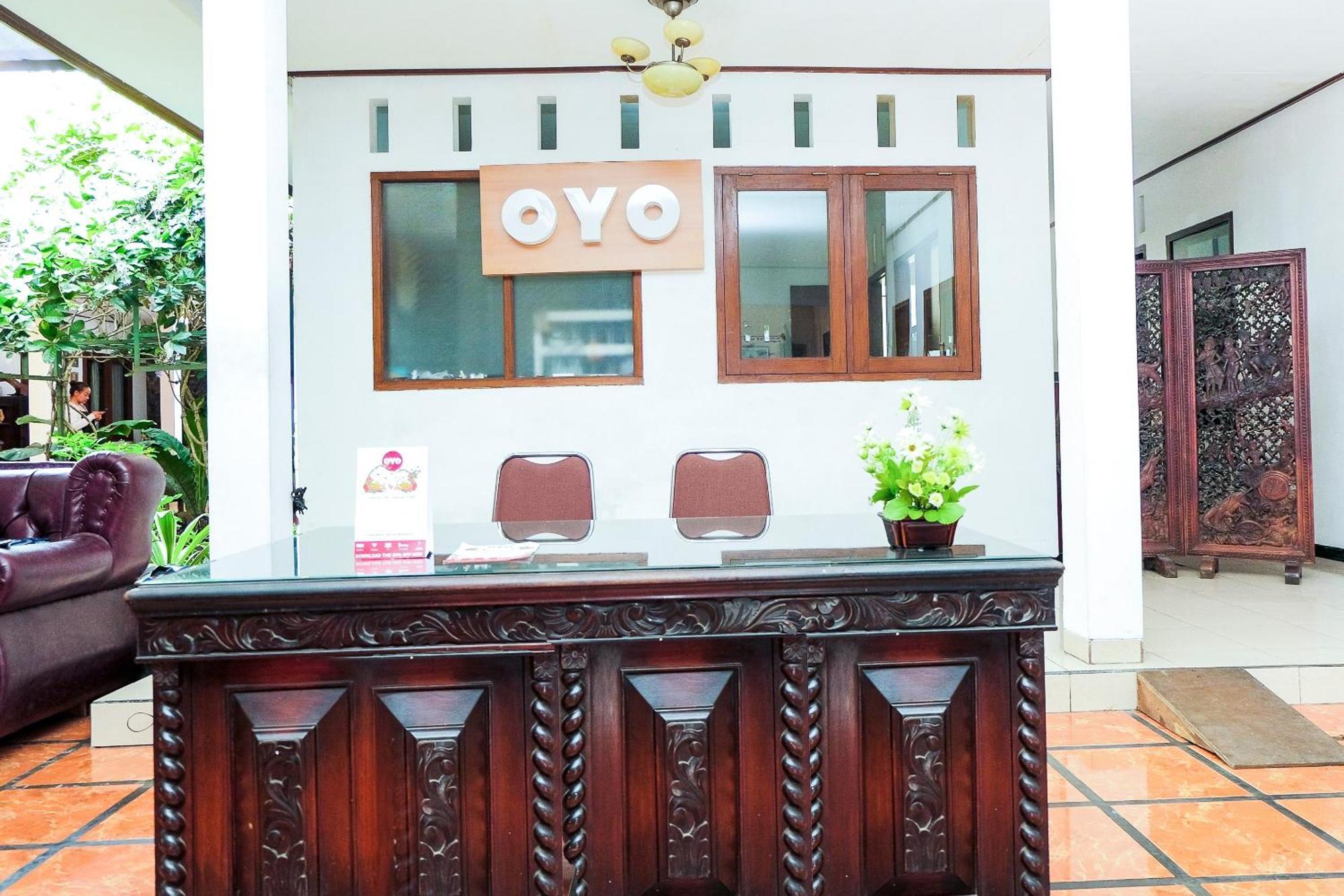 Super Oyo 353 Loesje Guest House Syariah Malang Ngoại thất bức ảnh
